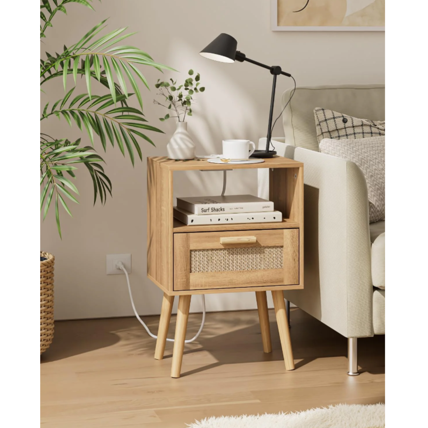 Mesita de noche de ratán con estación de carga (SOBREPEDIDO)